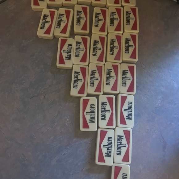 Vintage Dominos set Marlboro logo complete some visible wear due to age - Picture 9 of 9